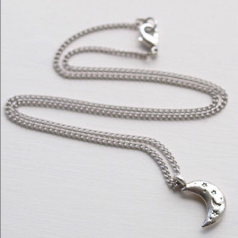 Moon That She Loves Necklace